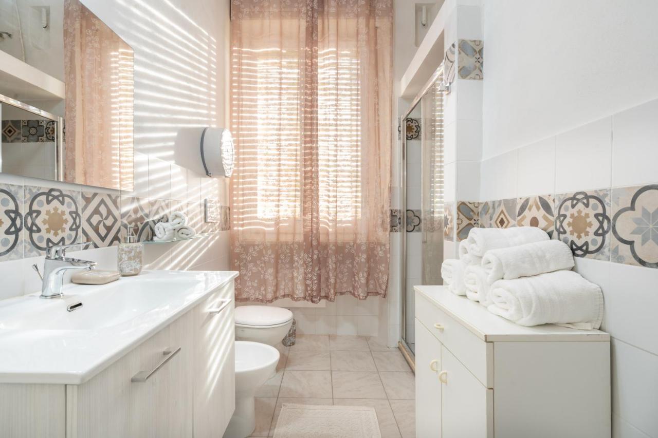 Cagliari Central Rooms With Port View Exterior foto